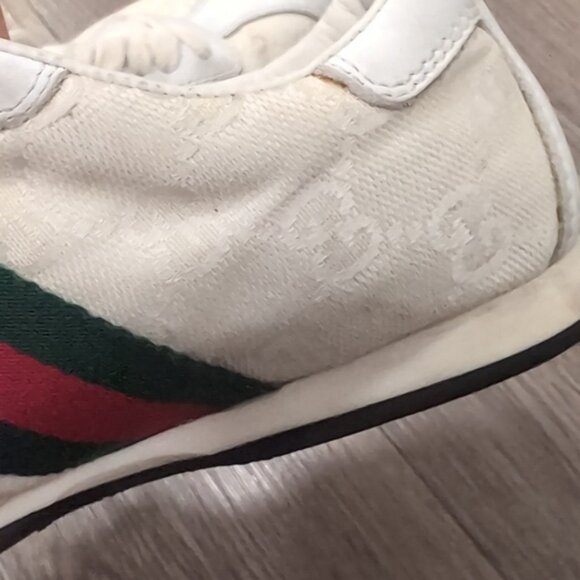 Gucci Kids Shoes in White with Red and Green Stripes 13 - Picture 10 of 11